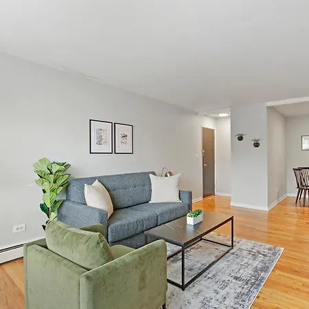 Inviting 2-Bedroom Prime Chicago Apt - Oakdale 512